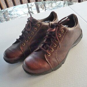 TIMBERLAND SIZE 7.5 BROWN LEATHER SHOES